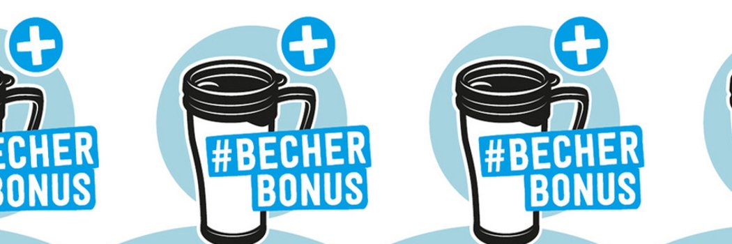 Symbolbild der Aktion Becherbonus. Zwei weiß/schwarze Trinkbecher stehen nebeneinander. Auf den Bechern befindet sich jeweils die Aufschrift "'Becherbonus"