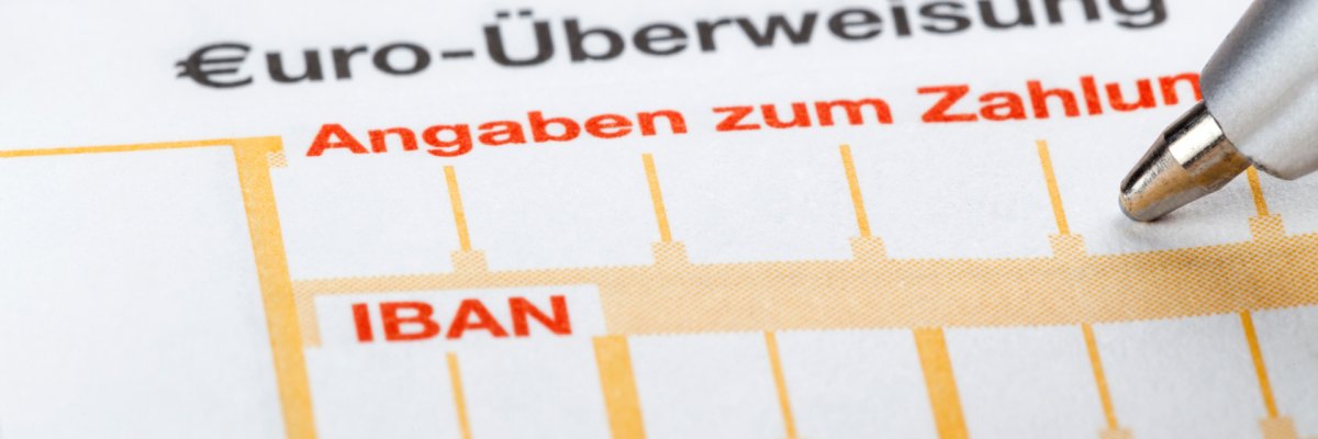 Überweisungsträger Rot und Orange gestalteter Überweisungsträger, wo IBAN, BIC und Empfänger hineingeschrieben werden können.